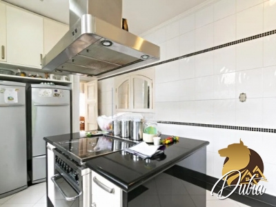 Padrão Jardim Paulista 800m² 04 Dormitórios 03 Suítes 10 Vagas