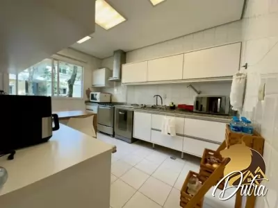 Saint James Special Houses Campo Belo 223m² 04 Dormitórios 04 Suítes 5 Vagas