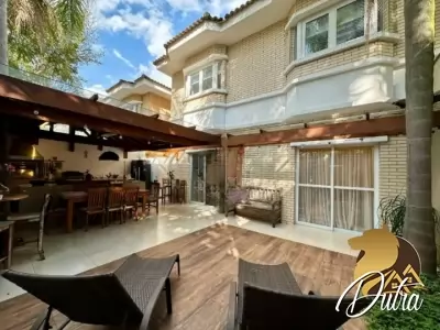 Saint James Special Houses Campo Belo 223m² 04 Dormitórios 04 Suítes 5 Vagas