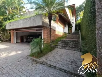 Padrão Fazenda Morumbi 400m² 03 Dormitórios 03 Suítes 6 Vagas