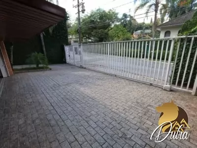 Padrão Fazenda Morumbi 400m² 03 Dormitórios 03 Suítes 6 Vagas