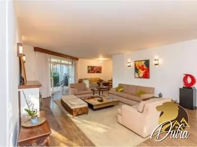 Padrão Jardim Marajoara 371m² 05 Dormitórios 02 Suítes 2 Vagas