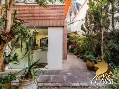 Padrão Jardim Luzitânia 306m² 04 Dormitórios 02 Suítes 6 Vagas