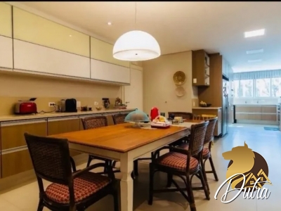 Condominio da Chacara Santa Helena Santo Amaro 350m² 04 Dormitórios 04 Suítes 3 Vagas