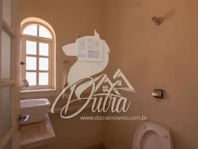 Padrão Pacaembu 452m² 04 Dormitórios 03 Suítes 5 Vagas