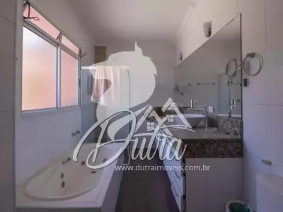 Padrão Pacaembu 452m² 04 Dormitórios 03 Suítes 5 Vagas