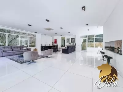 Padrão Cidade Jardim 870m² 04 Dormitórios 04 Suítes 6 Vagas